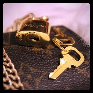 LV Lock & Keys Choker Set (#448)